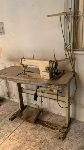 Máquina de costura reta