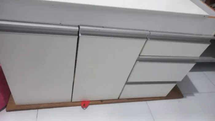 Excelente Armário de Cozinha/Banheiro