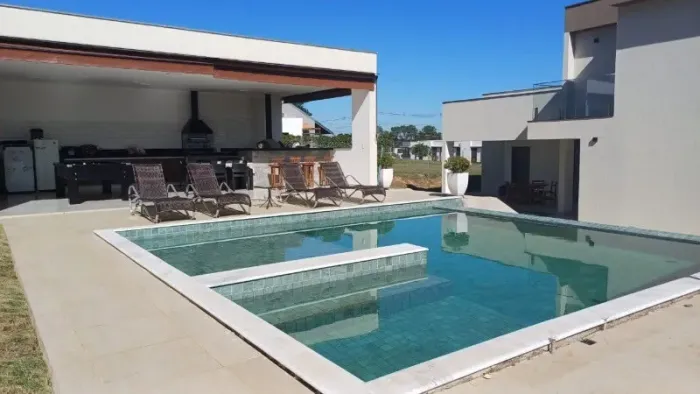 Sobrado à venda no Condomínio Residencial Dacha, em Sorocaba-SP.
