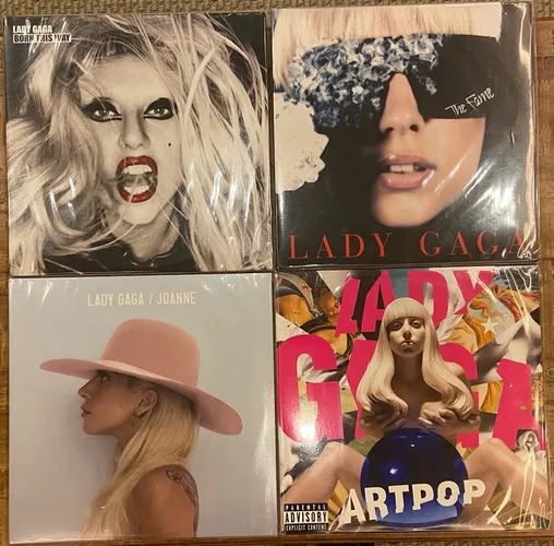 4 LPs Lady Gaga importados NM
