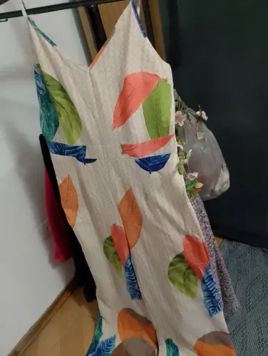 Macacão estampado floral, seda usado duas vezes e de excelente qualidade 