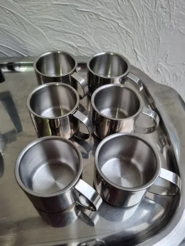 Conjunto de cafezinho em aço inox, com bulinho inox de cortesia
