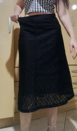 Saia de renda preta