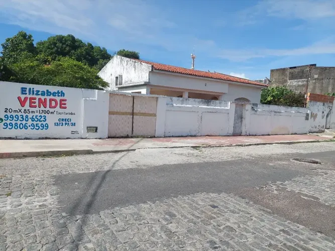 Casa com área 1700m2 no Siqueira Campos