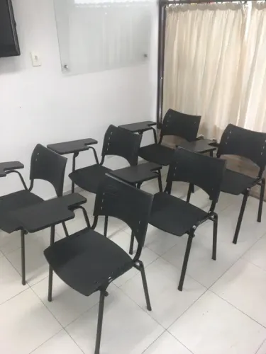 Kit com 6 Cadeiras com Mesa Lateral Móvel 