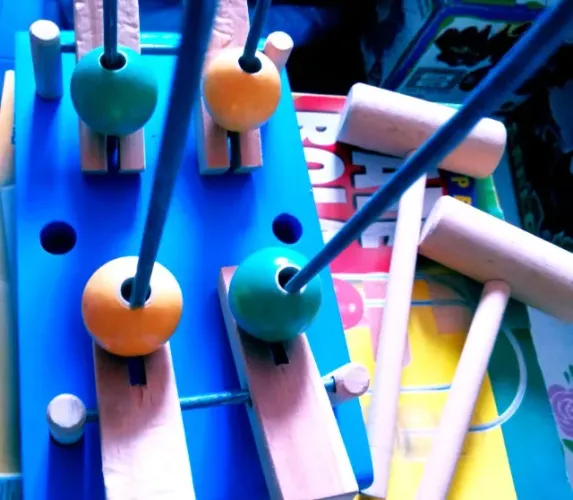 Brinquedo educativo madeira Bate Bola da Saxonia, caixa própria, Seminovo.