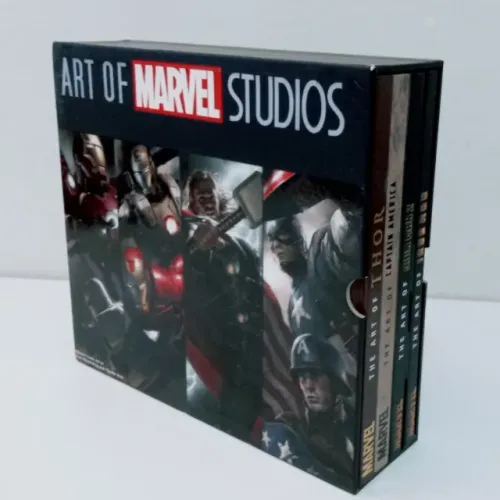 Box Capa Dura 4 livros Art of Marvel Studios + poster (usado)