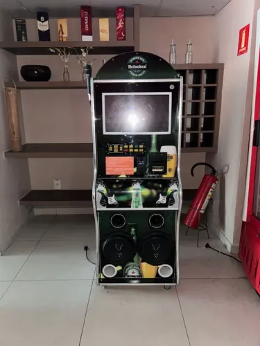 Máquina de Karaokê Heineken - Diversão Garantida!