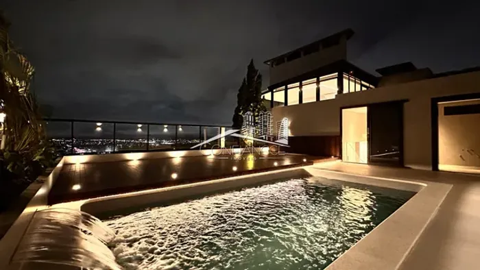 Cobertura com Piscina à venda em Curitiba Quadriplex 4 quartos com suítes no Edifício Rio 