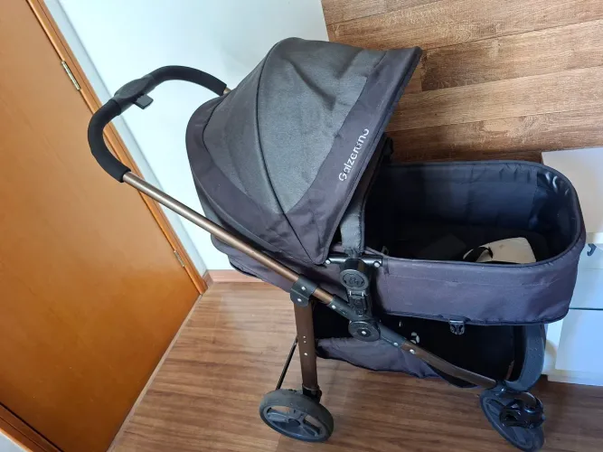 Carrinho de Bebê Galzerano + bebê conforto.