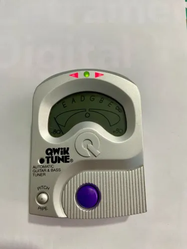 QWIK Tune QT-11 - Afinador Guitarra / Baixo