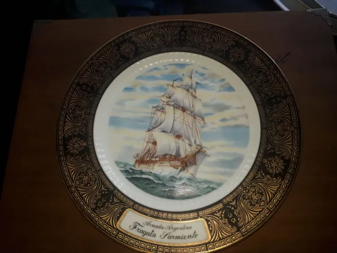 Peças Militares da década de 60 e 80.