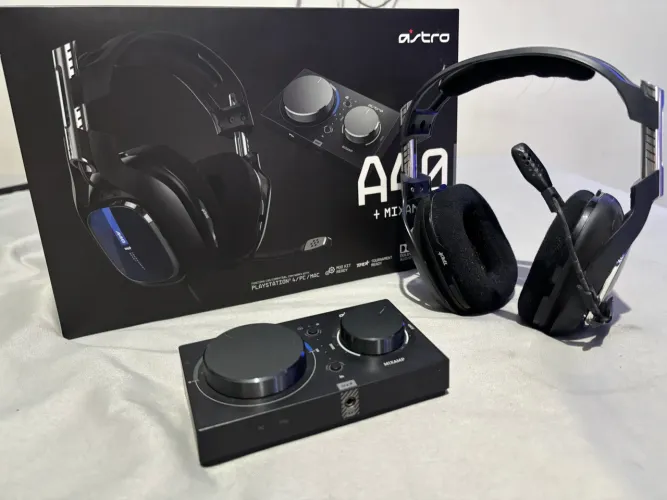 Headset Logitech Astro A40 com MixAmp PS5/ PS4/ PC