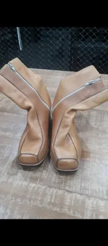 Botas de couro bege
