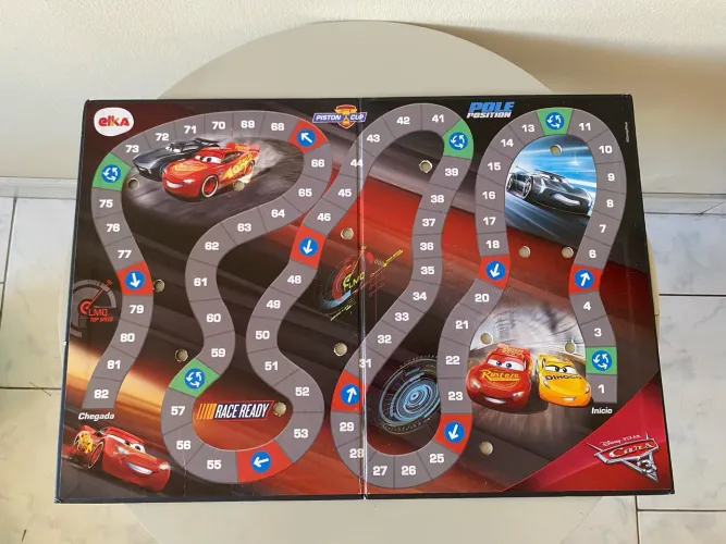 Tabuleiro do Jogo Infantil Pistas e Atalhos - Carros 