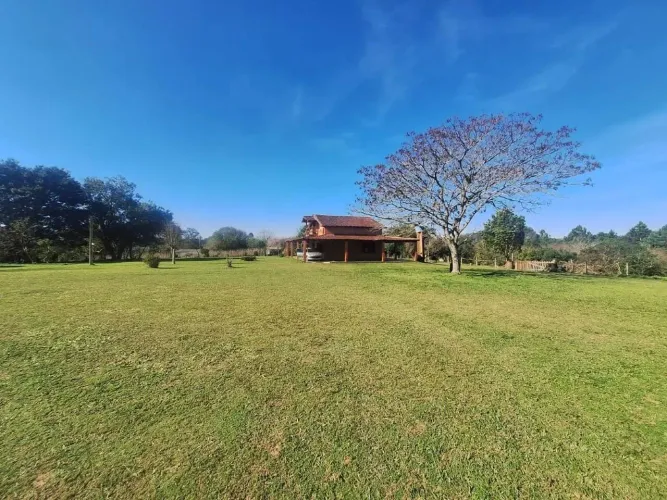 Belíssimo Sítio com 2 Hectares Duas Casas e Estrutura Completa