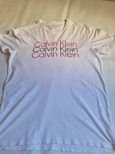 Camiseta Adulto Marca Calvin Klein - Branca - Tam GG - seminova em ótimo estado
