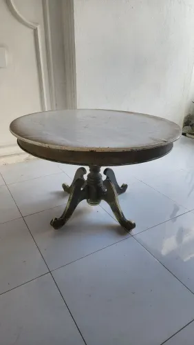 Mesa de madeira redonda