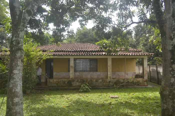 Excelente chácara para morar, 9.237,48 m², casa com 250 m². Vl. Morais, divisa com Jd. Nov