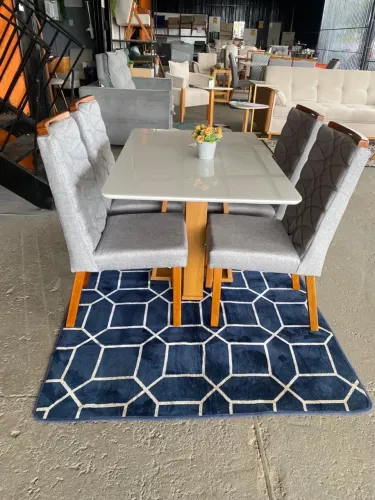 Conjunto Mesa de Jantar com 4 Cadeiras