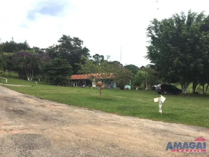Chacara em Jacareí, no bairro Jardim Colônia, à venda.