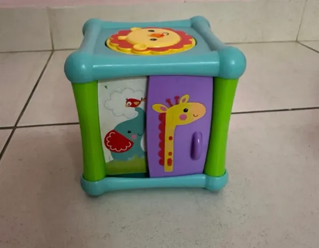 Brinquedo educativo cubo fisher price