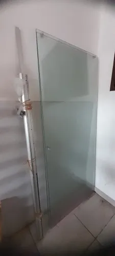 Conjunto de Portas de Vidro Temperado Incolor - Ótimo Estado!