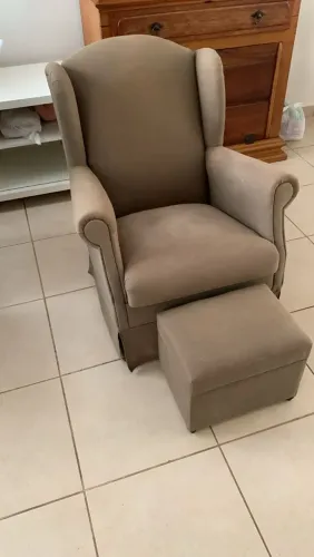 Poltrona com Puff Confortável