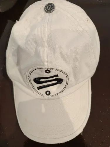 Boné Shutt branco cru