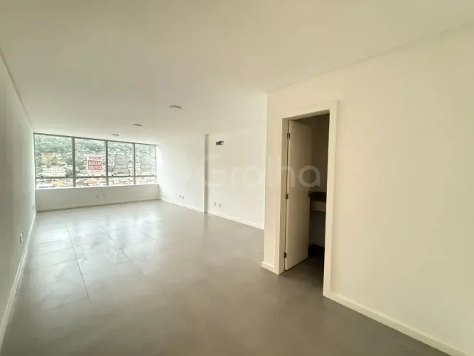 Sala Comercial com 38m² no Saco dos Limões