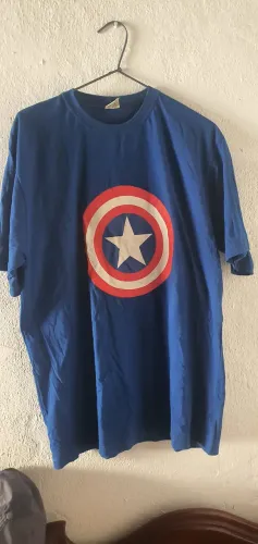 Camiseta Capitão América em ótimo estado usada 1 vez comprada na galeria do rock