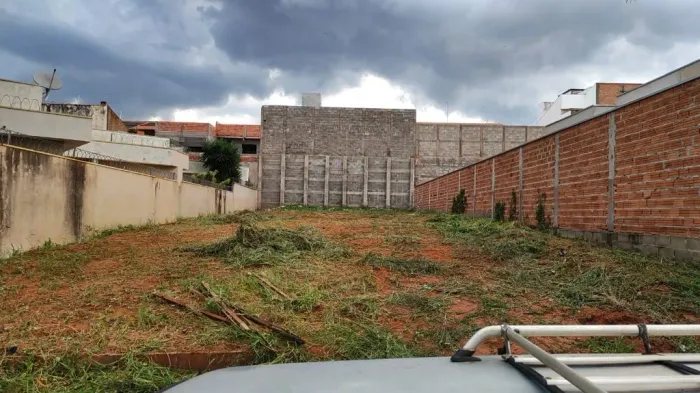 Venda de Terreno / Padrão na cidade de Araraquara