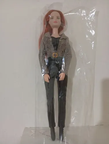 Barbie ruiva Fashion com Roupa Elegante