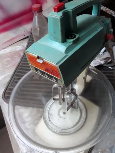 Batedeira de bolo antiga