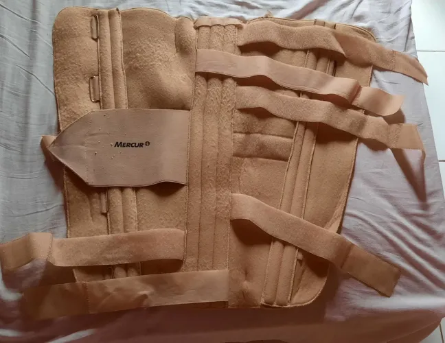Imobilizador para joelho fixo, da marca Mercur, BCE 0632, Largo, 60 cm. 