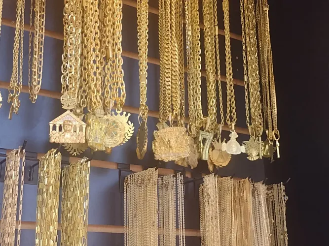 Correntes de Moeda Antiga, Folheadas à Ouro e Prata