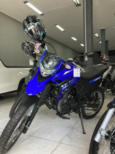 XTZ LANDER 2023 azul com baixo KM, moto de total procedência, completa!