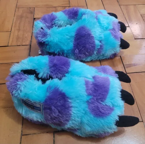 Pantufa infantil Monstros S.A