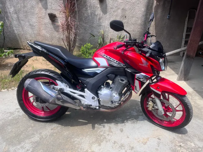 Twister vermelha 2021 