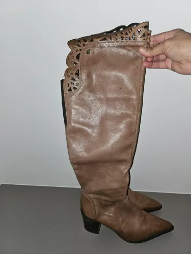 Bota Feminina Cano Longo Detalhada