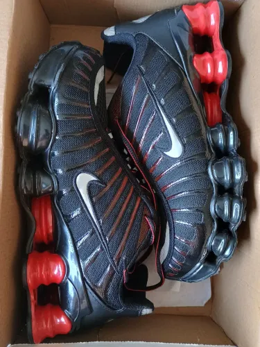 Nike Shox R4 Preto e Vermelho