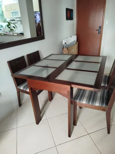 Conjunto de mesa retrátil com 4 cadeiras madeira maciça 