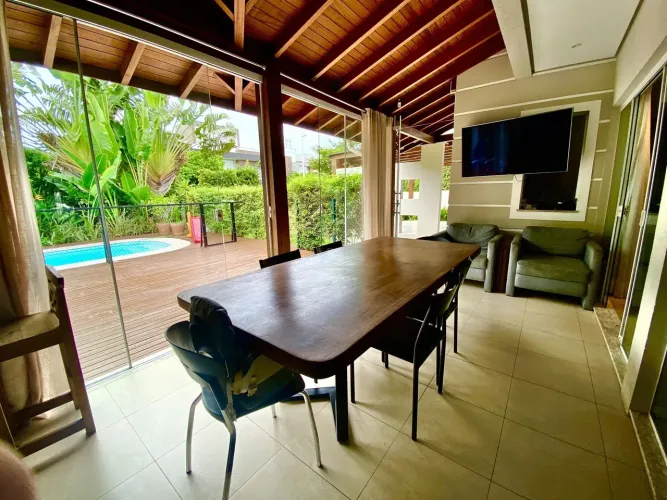 Casa com 4 suítes no Marina Phillip.