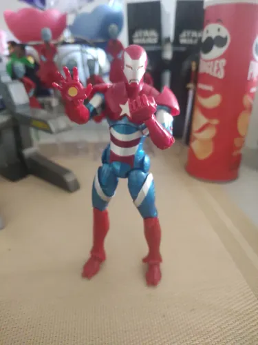 BONECO PATRIOTA DE FERRO NORMAN OSBORN IRON MAN VINGADORES SOMBRIOS MARVEL LEGENDS HASBRO