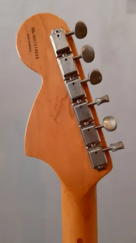 Guitarra Fender Signature Tom Delonge