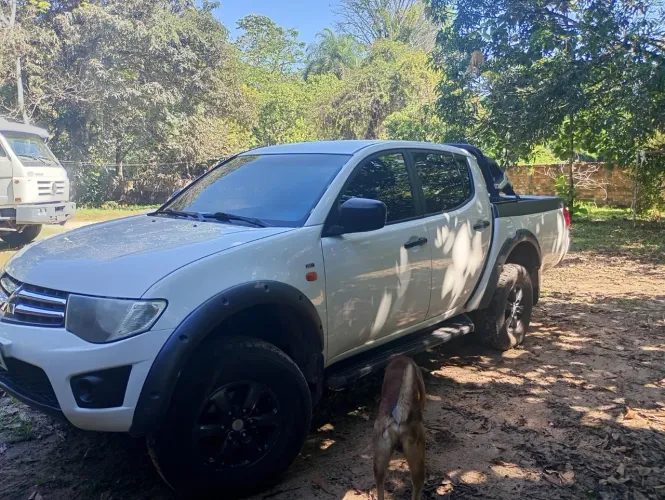 Mitsubishi L200 Triton GLS 3.2 CD TB Int.diesel MEC 2013