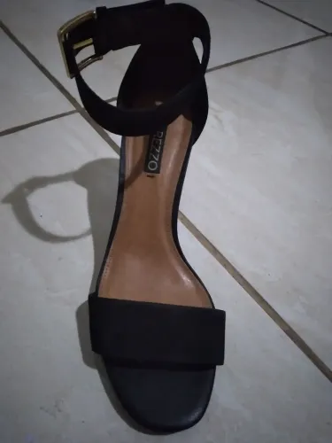 Sandália Preta de Salto Alto Arezzo