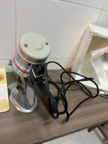 Máquina de Cortar Tecidos Sansei LC-90 127V