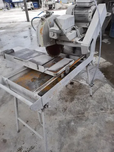 Serra para cortar blocos, pisos e revestimentos