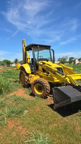 Retroescavadeira New Holland 2012 4x4 LB110